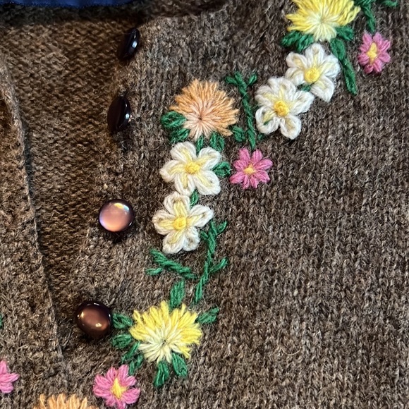 Vintage Susan Bristol Wool Sweater with Embroidered Flowers - Picture 6 of 12
